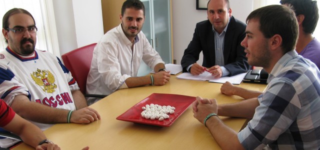 «Los hijos de Rajoy y Bárcenas no necesitan becas, tienen sobresueldos»